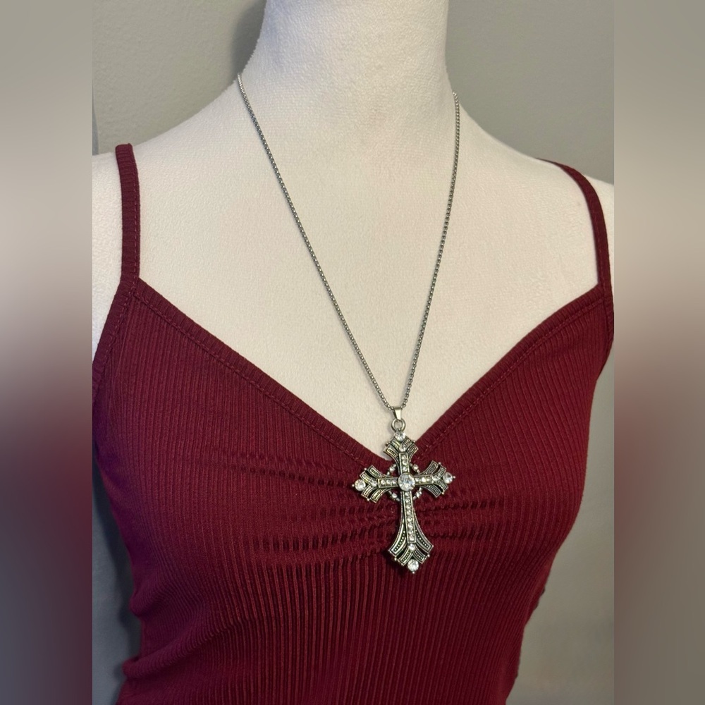 Vintage Style Statement Silver Tone Cross Pendant Necklace - Picture 3 of 8